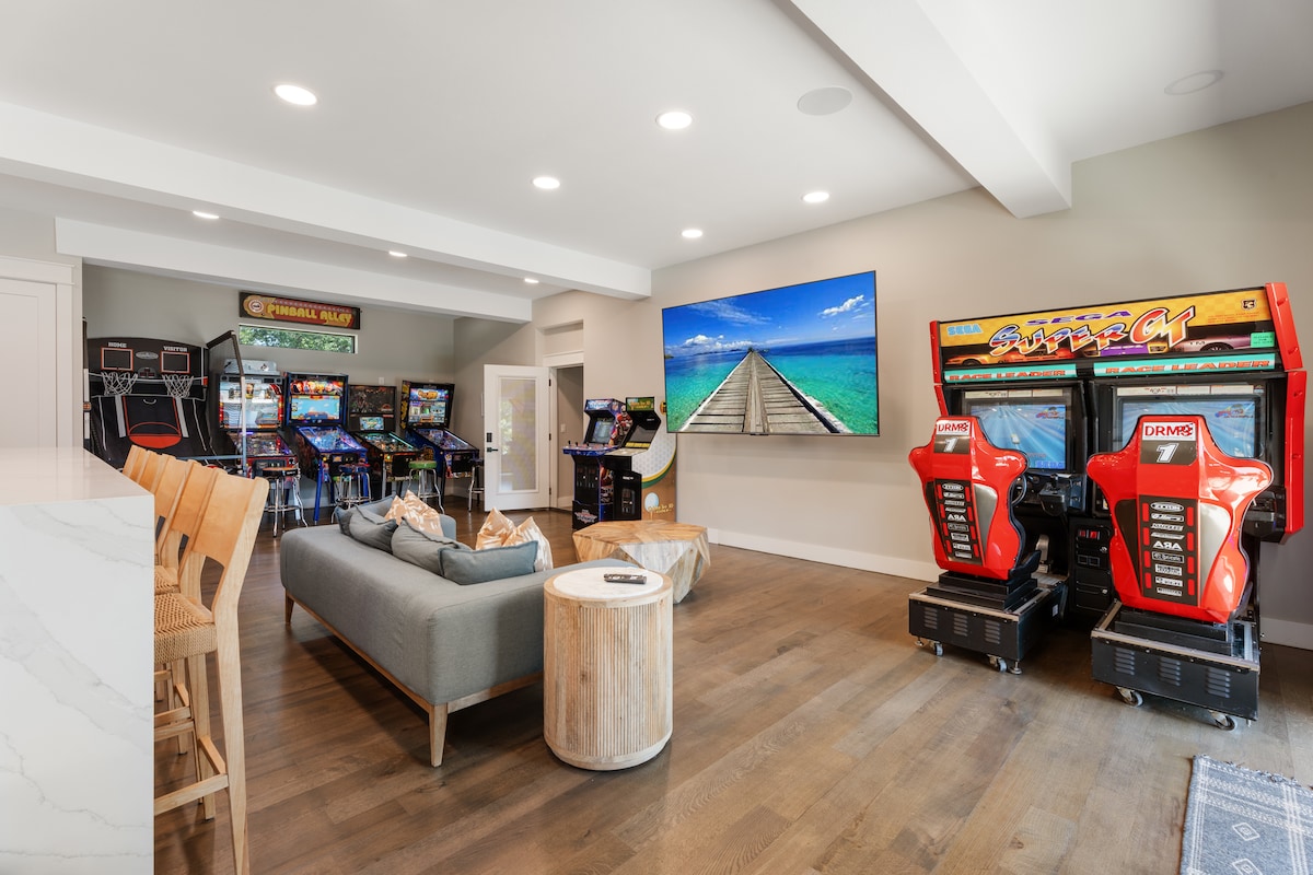 Game room and arcade